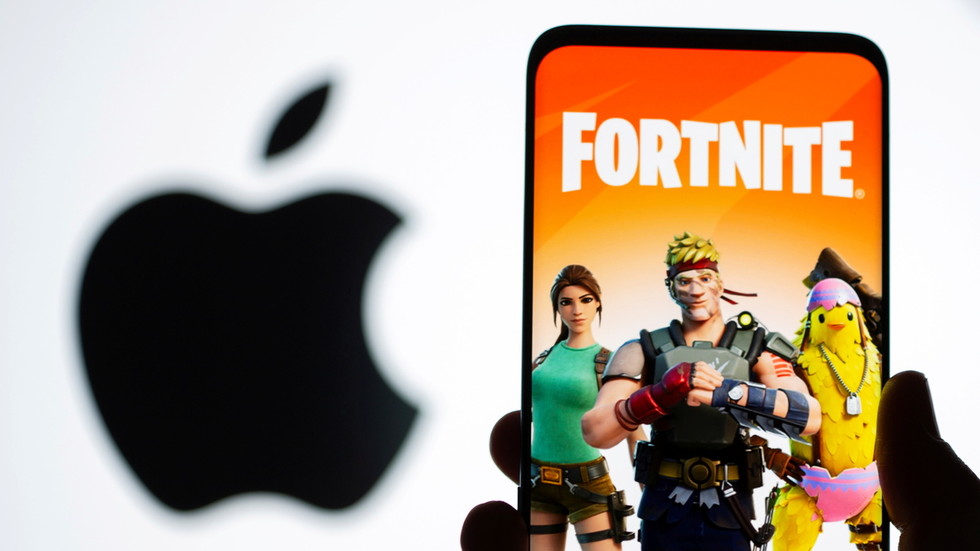 Apple hat befohlen, Kunden OUTSIDE App Store für einen großen Gewinn für Epic Games bezahlen zu lassen, aber Fortnite-Hersteller muss möglicherweise eine riesige Summe husten — RT USA News
