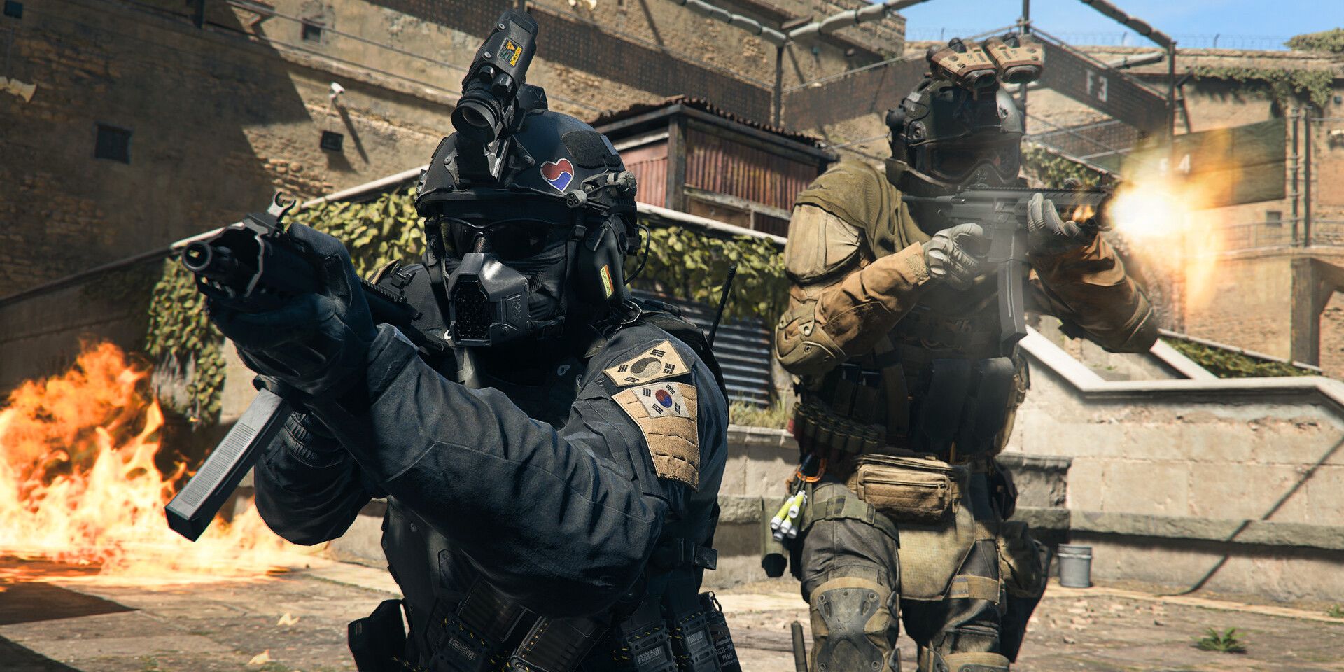 Soldaten, die im Kampf in Warzone 2 schießen