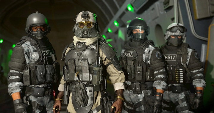 Charaktere, die Rüstungen in Warzone 2.0 tragen.