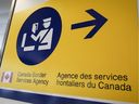 Ein Schild der Canada Border Services Agency (CBSA).