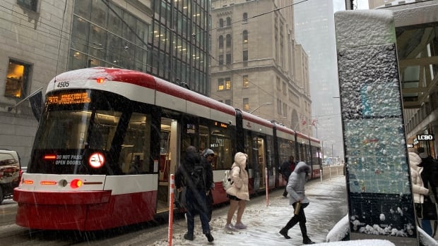 „Gefährliche“ Reisebedingungen, Blitzfrost erwartet: Das Neueste zum Wintersturm steuert auf die GTA zu