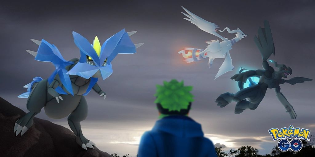 Bild eines Pokemon Go-Trainers, der Kyurem, Reshiram und Zekrom am Himmel betrachtet