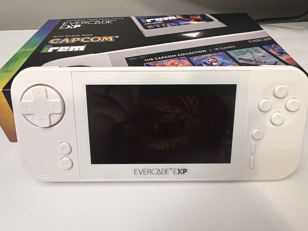 Evercade EXP Handheld und Box
