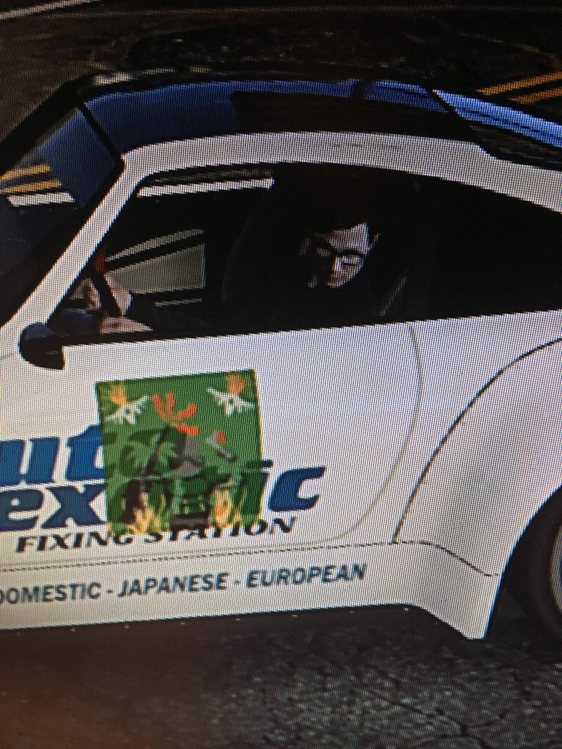 Wie bringe ich mein Crew-Logo auf meinem Auto an?