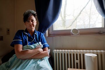 Ich war DREI MONATE ohne Heizung - ich muss einen Mantel tragen, um ins Bett zu gehen