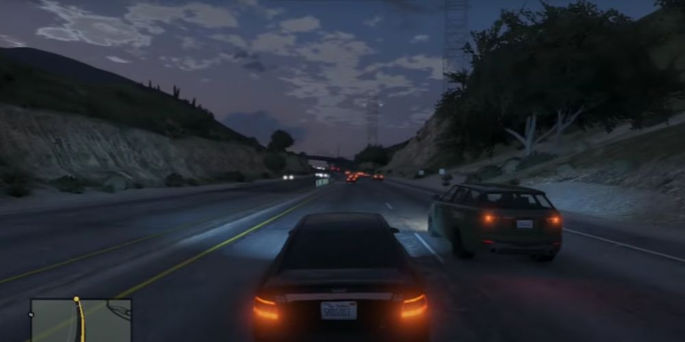 Franklin und Mikey fahren nachts in GTA V zusammen