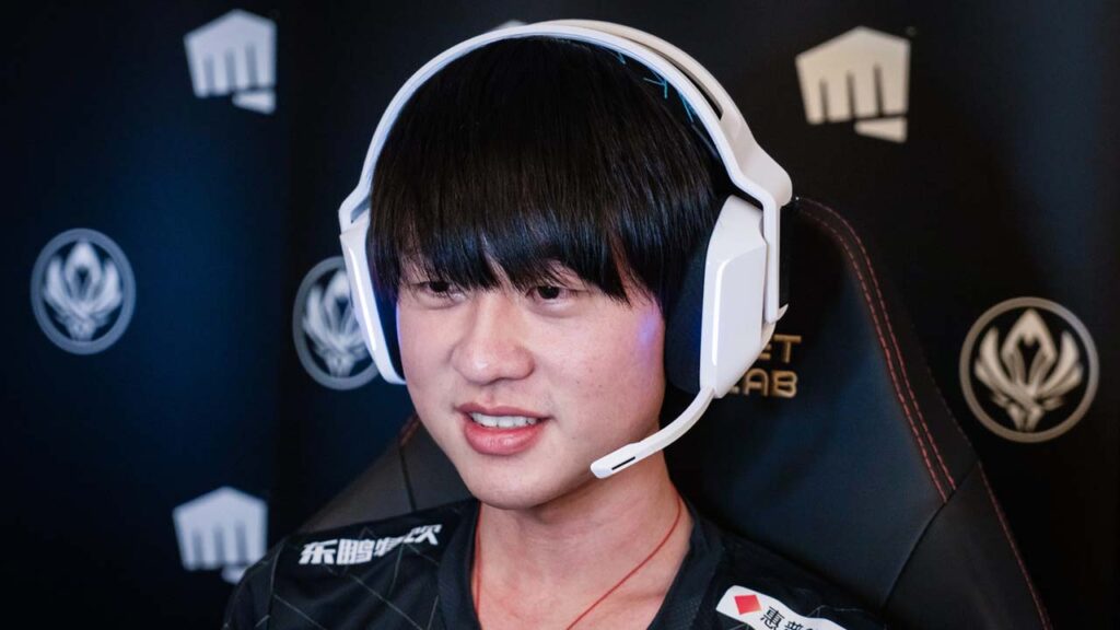 RNG Ming während des MSI 2022-Interviews