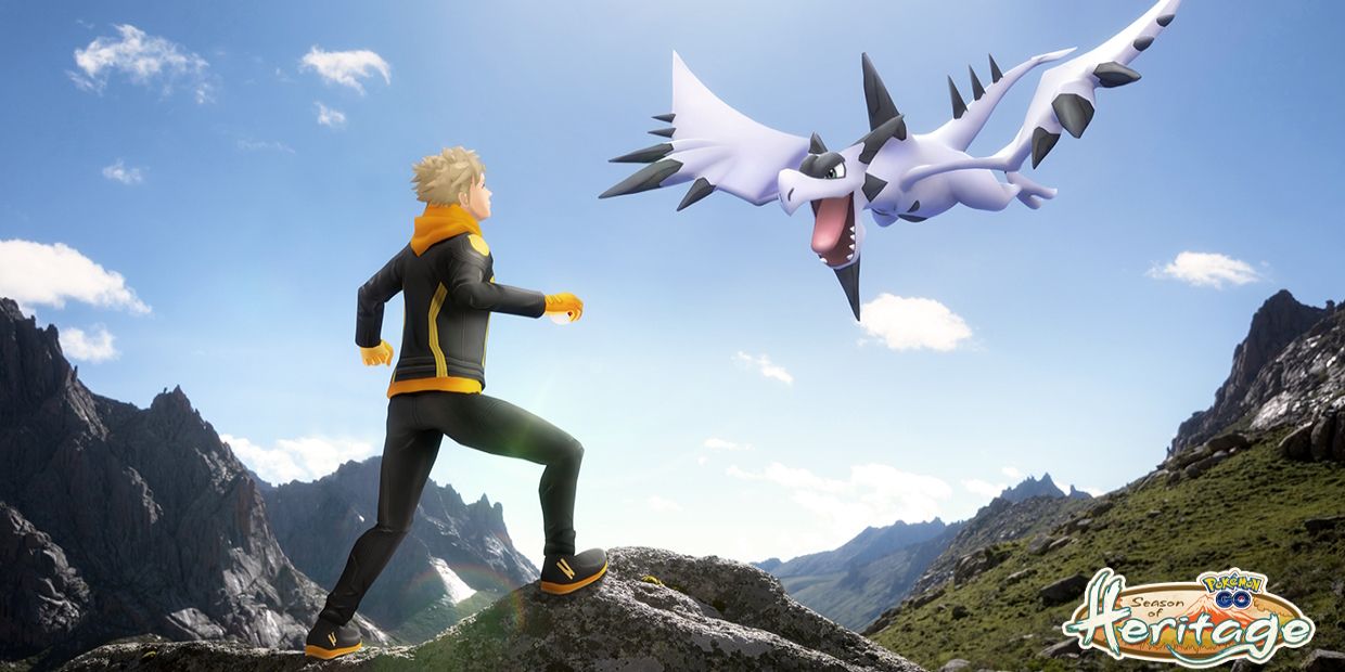 Spark von Pokemon Go, der auf einer Klippe steht und auf Mega Aerodactyl blickt, der am Himmel fliegt