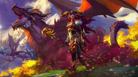 wow-drachenflug-alexstrasza-kunst-30-stunden Die Kunst von WoW Dragonflight Alexstrasza dauerte über 30 Stunden, sagt BlizzardDie Kunst von WoW Dragonflight Alexstrasza dauerte über 30 Stunden, sagt Blizzard: Eine Drachenfrau mit gebogenen roten Hörnern, die eine aufschlussreiche rot-goldene Rüstung trägt, steht vor einem riesigen roten Drachen in einem grünen Bereich