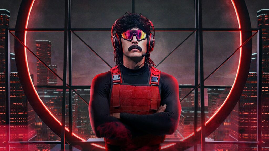 Dr. DisRespect posiert mit verschränkten Armen