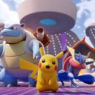 Kostenlose Geschenkcodes für Pokemon Unite - Sylveon-Prozess freischalten mit dem Code EEVEE0700. Pikachu, Greninja, Blastoise, Charizard, and Alolan Ninetails stand in a stadium