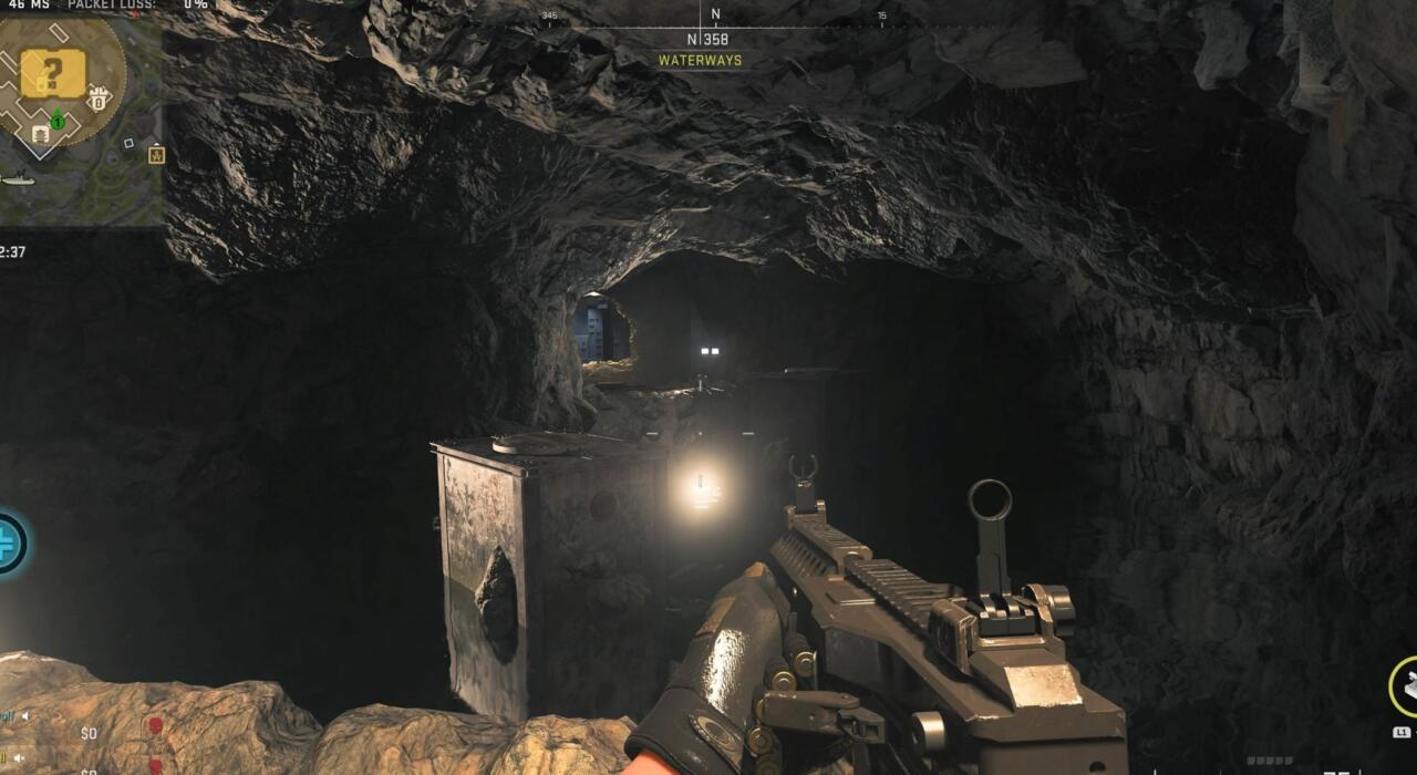 In der versteckten Waterways Cavern.  Überqueren Sie diese beiden Säulen.