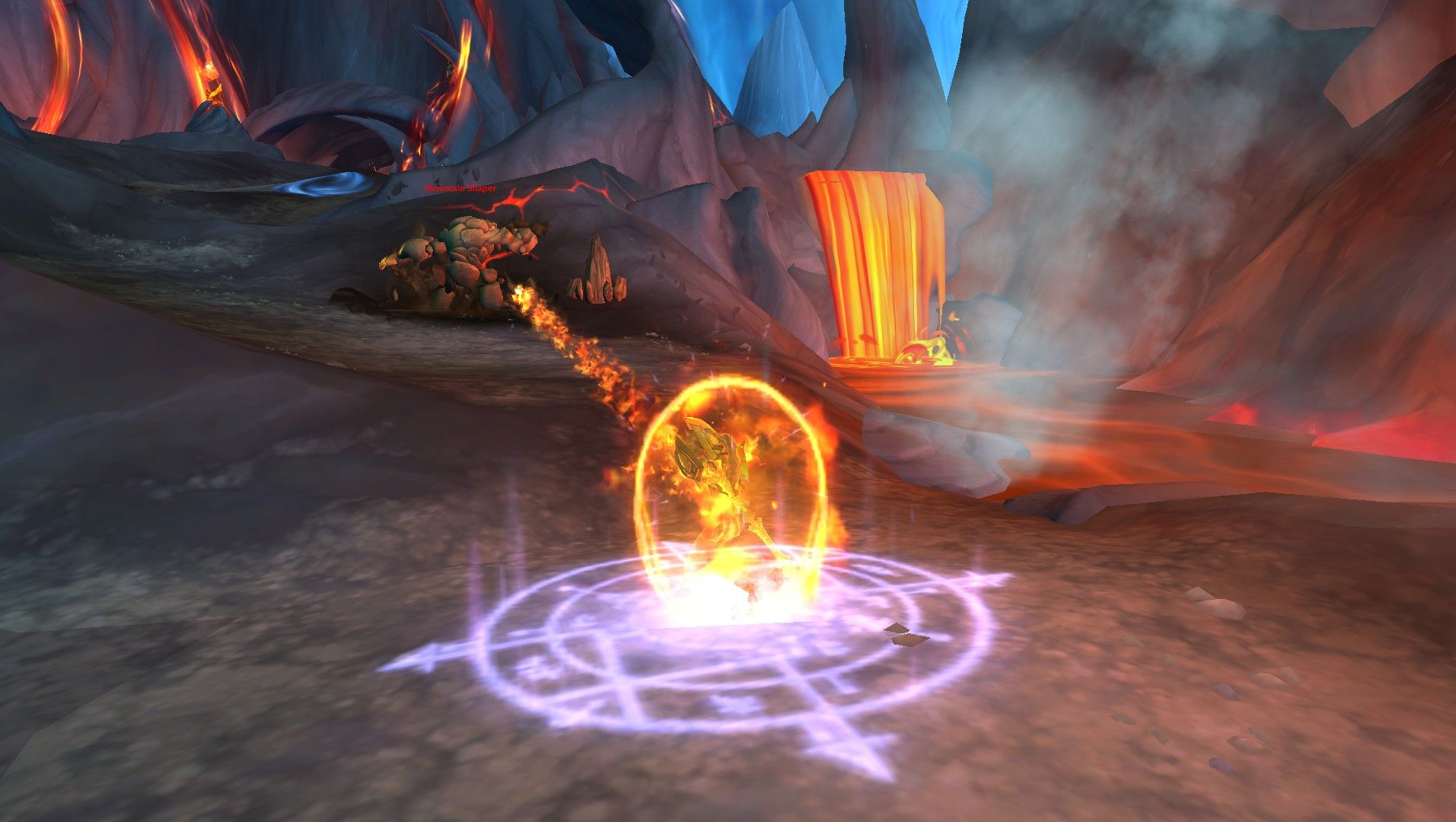 Ein Feuermagier, der beim Leveln in World of Warcraft gegen einen Feind kämpft.