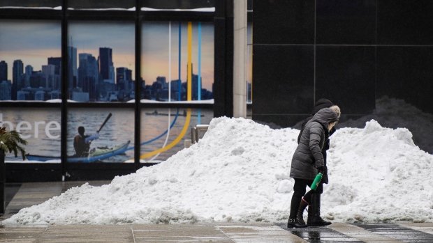 Aufräumarbeiten im Gange, nachdem der Wintersturm GTA im Süden von Ontario getroffen hat