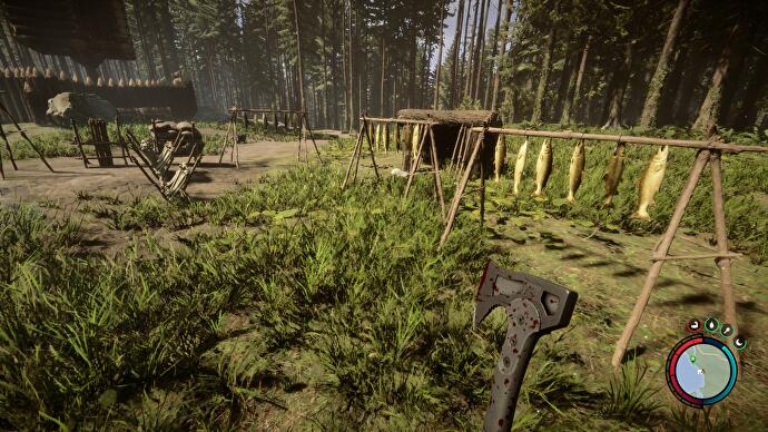 Sons of the Forest - Betrachten Sie Fische, die auf Ihrem Waldcampingplatz zum Trocknen hängen