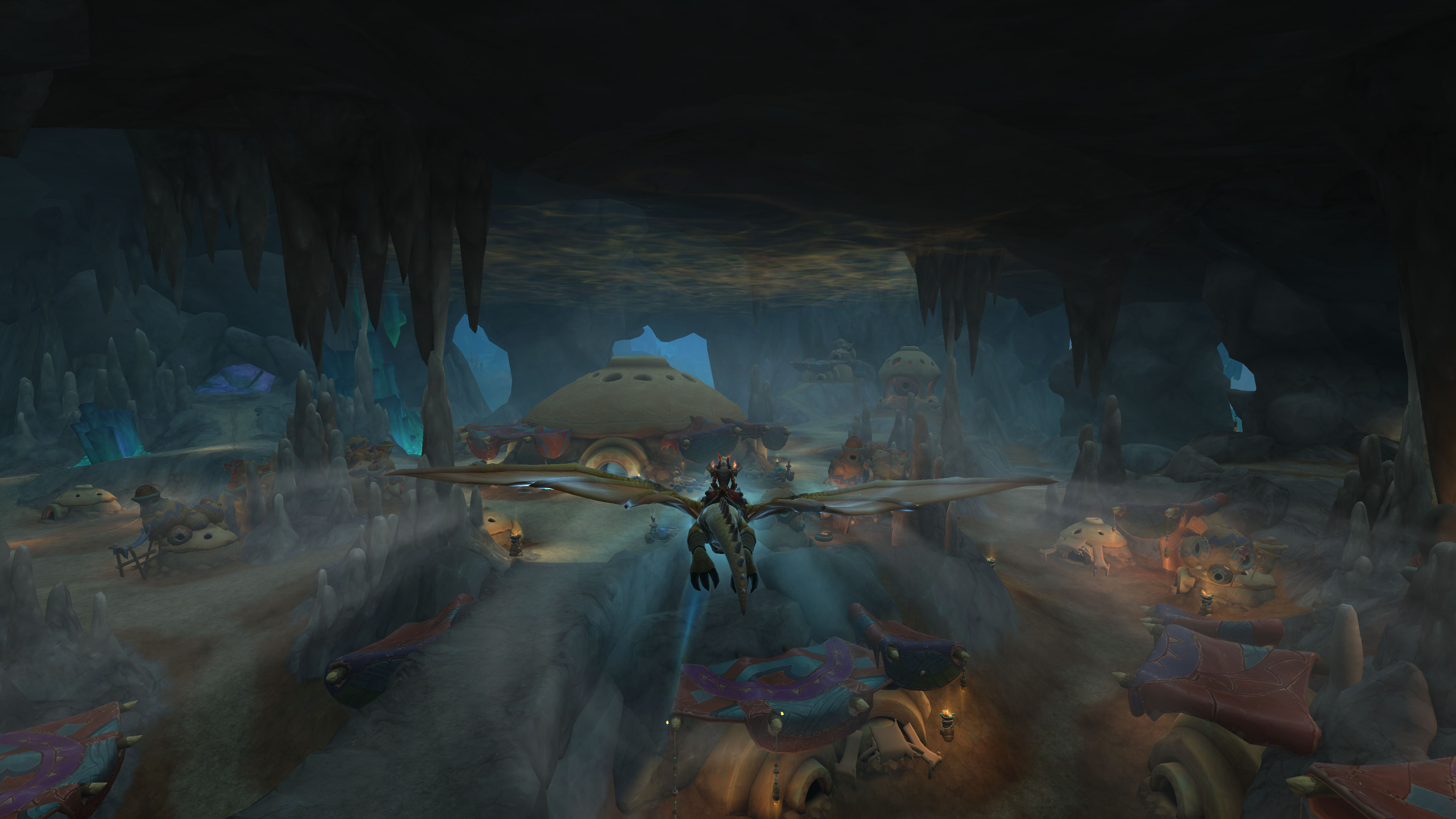 WoW 10.1 Update – ein Spieler, der sein Drachenreittier durch eine riesige Höhle fliegt