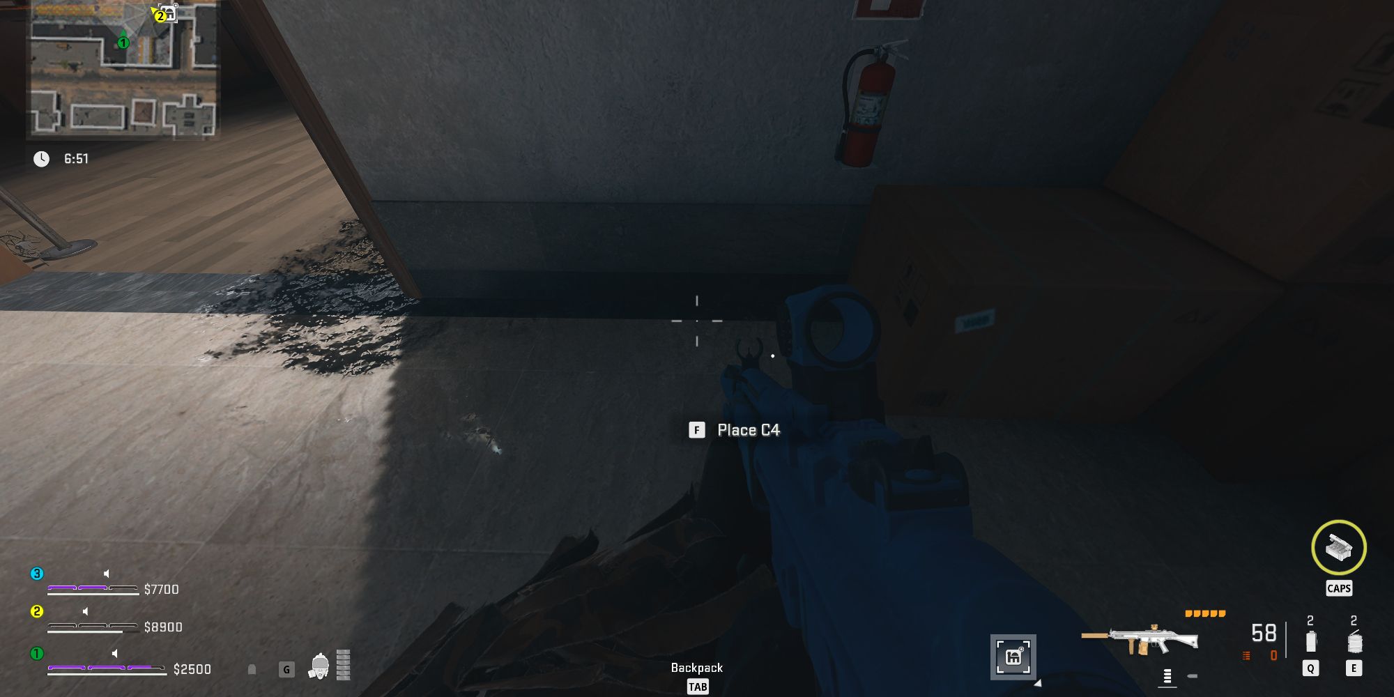 Platzieren eines C4 im Enfer Store für die Mission A Helping Hand in Warzone 2 DMZ 