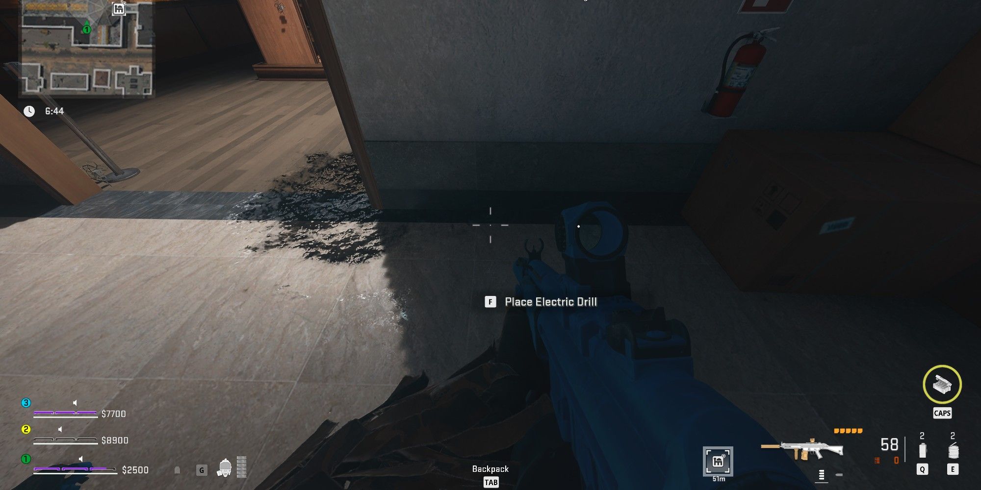 Platzierung einer elektrischen Bohrmaschine im Enfer-Laden für die Mission A Helping Hand in Warzone 2 DMZ 