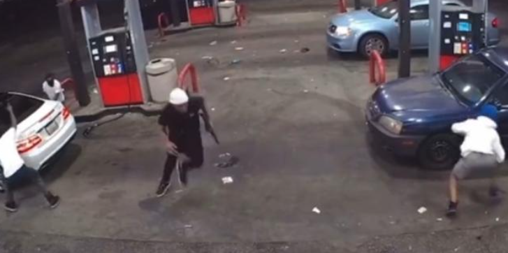 Eine Schießerei an einer Tankstelle geht viral, während Zuschauer sie mit John Wicks und GTA vergleichen ⋆ Somag News