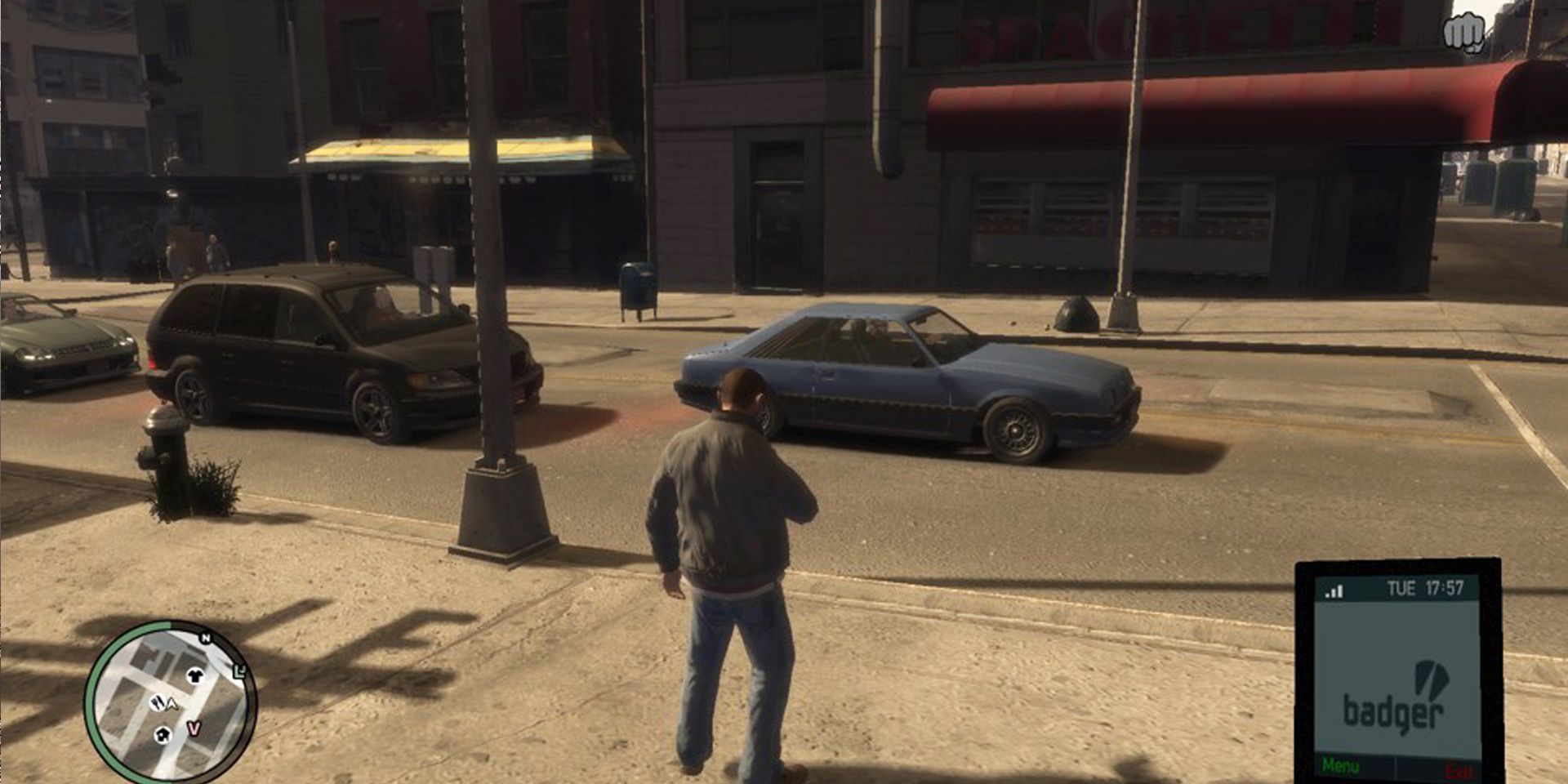 Niko Bellic benutzt sein Handy.