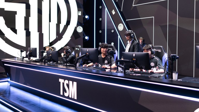TSM GM schlägt auf einen Bericht zurück, in dem behauptet wird, dass dem LoL-Dienstplan ein Ultimatum für Gehaltskürzungen von 24 Stunden gestellt wurde