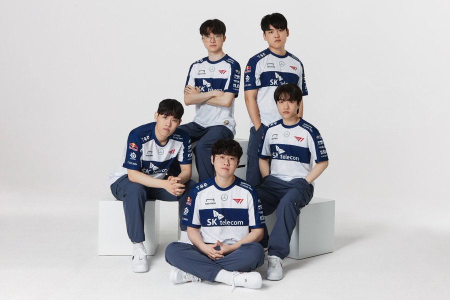 Mercedes-Benz unterschreibt Vertrag mit T1 und gibt League of Legends Pro Player „Faker“ neuestes Elektroauto