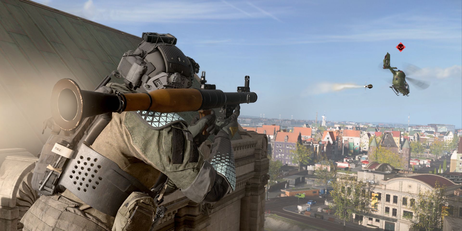 Ein Spielercharakter feuert in Warzone 2 einen Raketenwerfer auf einen Hubschrauber ab. Der Hubschrauber zeigt das neue Vengeance-Symbol, eine rote Raute mit einem schwarzen Totenkopf darin.