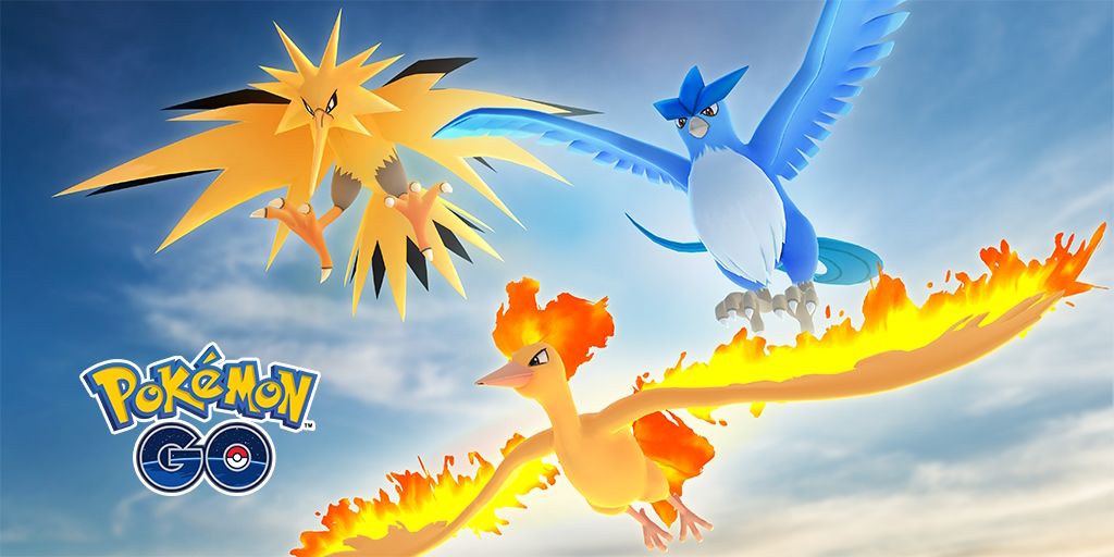 Zapdos, Moltres und Articuno fliegen am Himmel mit dem Pokemon Go-Logo daneben