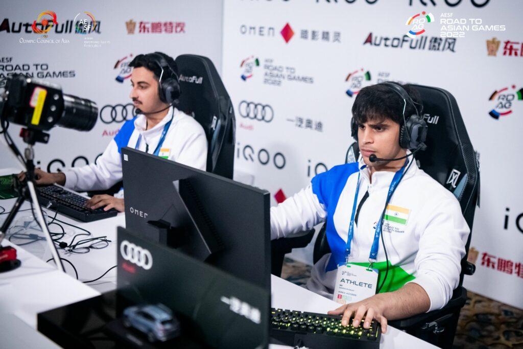 Stars der Indian League of Legends tragen die Flagge der Nation bei den Asienspielen 2022