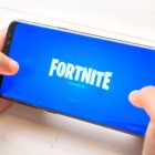 Epic Games reagiert auf den Aufschrei der Spieler mit der Rückkehr des Paradigm-Skins zu Fortnite Fortnite players grab ultra-rare skin, refunds and variants following Item Shop mess-up