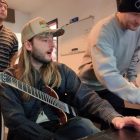 Böswilligkeit: In 12 Stunden einen neuen Song für WoW schreiben und aufnehmen, eine einzigartige Herausforderung! Malevolence band members in the studio tracking a song for World of Warcraft: Midnight, with instruments and recording equipment visible