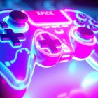 Epic Games: Eine Partnerschaft mit Disney zur Wiederbelebung von Fortnite, zwischen Leidenschaft und Herausforderungen. A highly detailed, glowing 3D macro illustration of a futuristic game controller or other gaming hardware, illuminated by vibrant neon lights, conceptually representing the technological innovation and digital infrastructure powering Epic Games