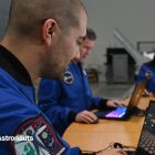 Fortnite: Artemis II schleicht um den Mond, erlebe das Abenteuer! ESA astronauts play the Lunar Horizons Fortnite map.