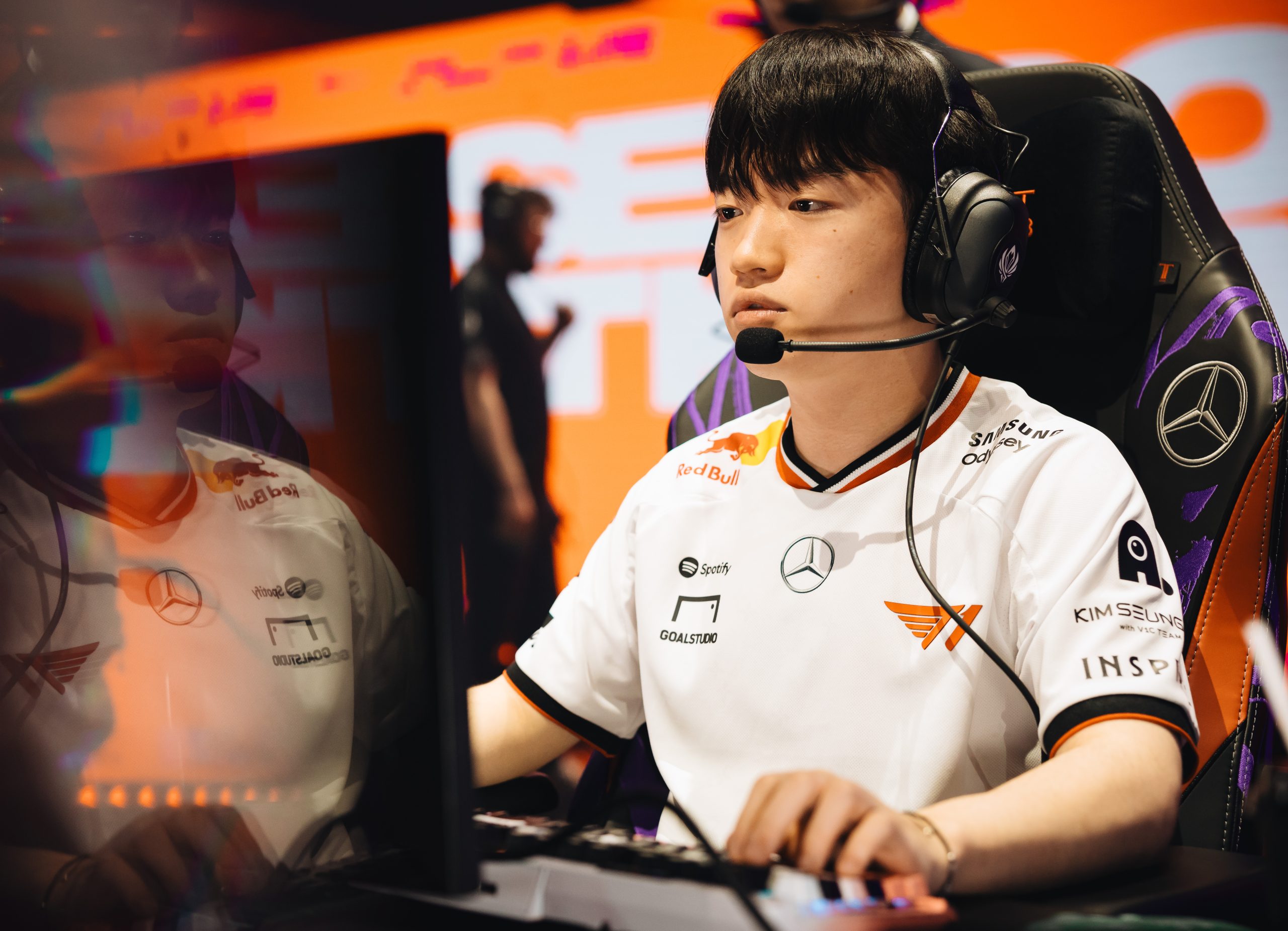 T1 locks down Keria with extension signed until 2030 - League of Legends