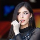 Chrissy Costanza performs ‘League Of Legends’ anthems live